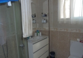Отдельно стоящий дом с участком на продажу в городе Vélez-Málaga. Фото