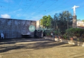 Участок с постройкой на продажу в городе Valencia de Alcántara. Фото