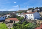 Участок с постройкой на продажу в городе Valencia de Alcántara. Фото