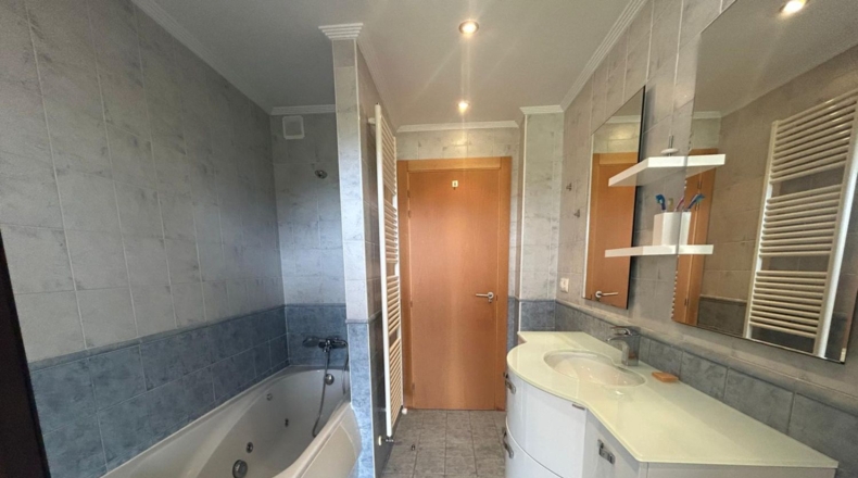 Alava - Vitoria-Gasteiz - 802m2