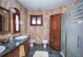 Villa con terreno en venta en Torremolinos ref: TR278055 foto