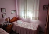 Отдельно стоящий дом с участком на продажу в городе Almendralejo. Фото