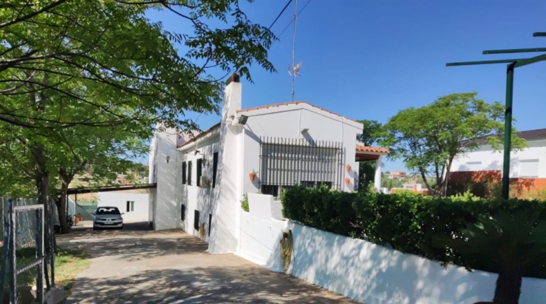Badajoz - Almendralejo - 1450m2