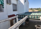 Отдельно стоящий дом с участком на продажу в городе Almendralejo. Фото