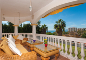 Вилла с участком на продажу в городе Benalmádena. Фото
