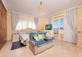 Вилла с участком на продажу в городе Benalmádena. Фото