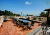Вилла с участком на продажу в городе Benalmádena. Фото
