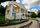 Вилла с участком на продажу в городе Benalmádena. Фото