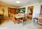 Вилла с участком на продажу в городе Benalmádena. Фото