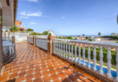 Вилла с участком на продажу в городе Benalmádena. Фото