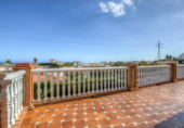 Вилла с участком на продажу в городе Benalmádena. Фото