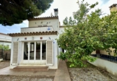 Таунхаус с участком на продажу в городе Кастель-Пладжа-де-Аро. Фото