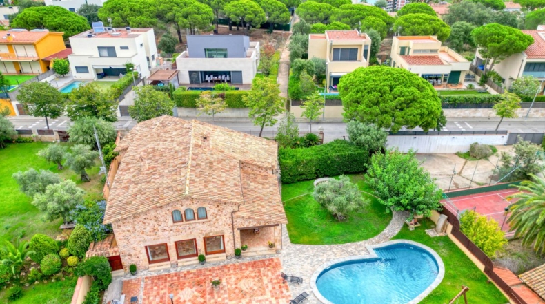 Gerona - Sant Feliu de Guíxols - 1179m2