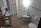 Отдельно стоящий дом с участком на продажу в городе La Carlota. Фото