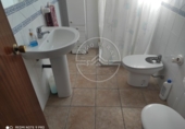 Отдельно стоящий дом с участком на продажу в городе La Carlota. Фото