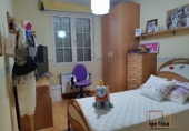 Отдельно стоящий дом с участком на продажу в городе Вальдепеньяс. Фото