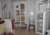 Дом с участком на продажу в городе Вальдепеньяс. Фото