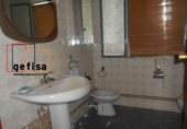 Дом с участком на продажу в городе Вальдепеньяс. Фото