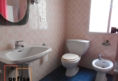 Дом с участком на продажу в городе Вальдепеньяс. Фото