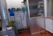 Дом с участком на продажу в городе Вальдепеньяс. Фото