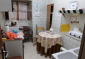 Дом с участком на продажу в городе Вальдепеньяс. Фото