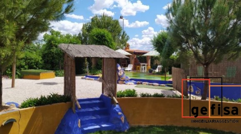 Ciudad Real - Valdepeñas - 2100m2
