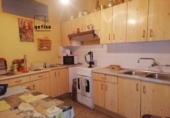 Дом с участком на продажу в городе Вальдепеньяс. Фото