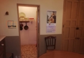 Дом с участком на продажу в городе Вальдепеньяс. Фото
