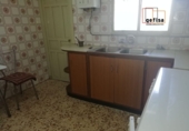 Дом с участком на продажу в городе Вальдепеньяс. Фото
