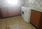 Дом с участком на продажу в городе Вальдепеньяс. Фото