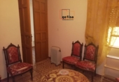 Дом с участком на продажу в городе Вальдепеньяс. Фото