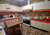 Дом с участком на продажу в городе Вальдепеньяс. Фото
