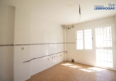 Chalet adosado con terreno en venta en Lebrija ref: TR105962 foto