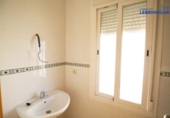 Chalet adosado con terreno en venta en Lebrija ref: TR105962 foto