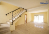 Chalet adosado con terreno en venta en Lebrija ref: TR105962 foto