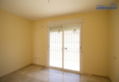 Chalet adosado con terreno en venta en Lebrija ref: TR105962 foto