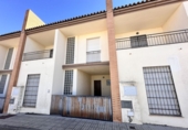 Chalet adosado con terreno en venta en Lebrija ref: TR105962 foto