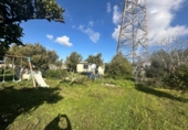 Отдельно стоящий дом с участком на продажу в городе Alcalá de Guadaíra. Фото