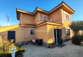 Chalet independiente con terreno en venta en Lucillos ref: TR376825 foto