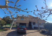 Дом с участком на продажу в городе Albelda de Iregua. Фото