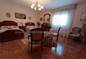 Дом с участком на продажу в городе Albelda de Iregua. Фото