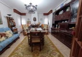 Дом с участком на продажу в городе Albelda de Iregua. Фото