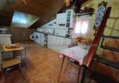 Дом с участком на продажу в городе Albelda de Iregua. Фото