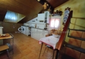 Дом с участком на продажу в городе Albelda de Iregua. Фото