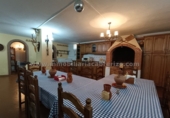 Дом с участком на продажу в городе Albelda de Iregua. Фото