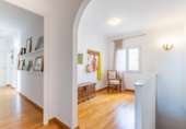 Вилла с участком на продажу в городе Аликанте. Фото