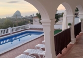 Вилла с участком на продажу в городе Calpe. Фото