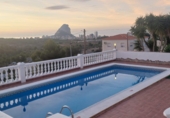 Вилла с участком на продажу в городе Calpe. Фото