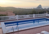 Вилла с участком на продажу в городе Calpe. Фото
