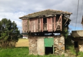 Отдельно стоящий дом с участком на продажу в городе Nava. Фото